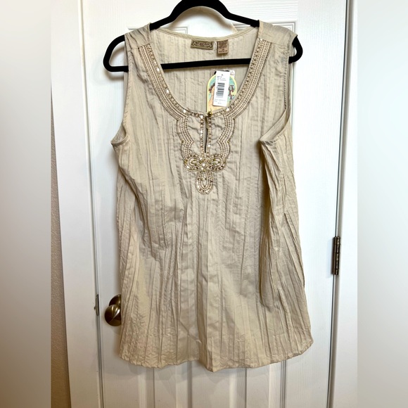 Plus size sleeveless blouse - Picture 1 of 5